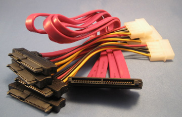 I3229-xMC - SFF-8484 to SFF-8482 Fanout cable. INT SAS 32 MULTILANE-SAS DRIVE & POWER x 4, (replaces SAS-8482-F)